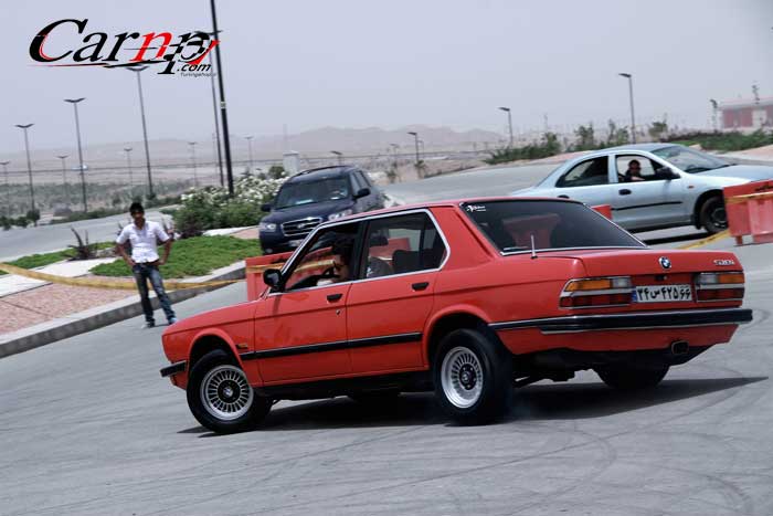 حرکات نمایشی و دور مارشال در پیست  15