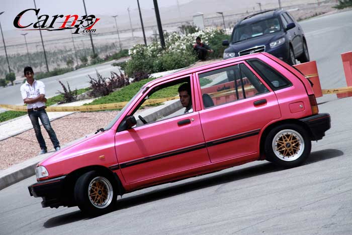 حرکات نمایشی و دور مارشال در پیست  16