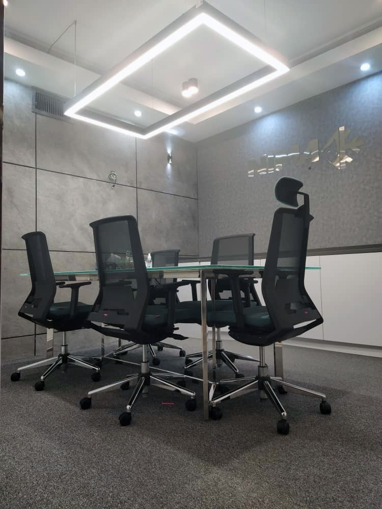 طراحی و اجرای اتاق کنفرانس. با تمام تحهیزات اتاق صدا نور و صدای کنفرانس به صورت کامل 8