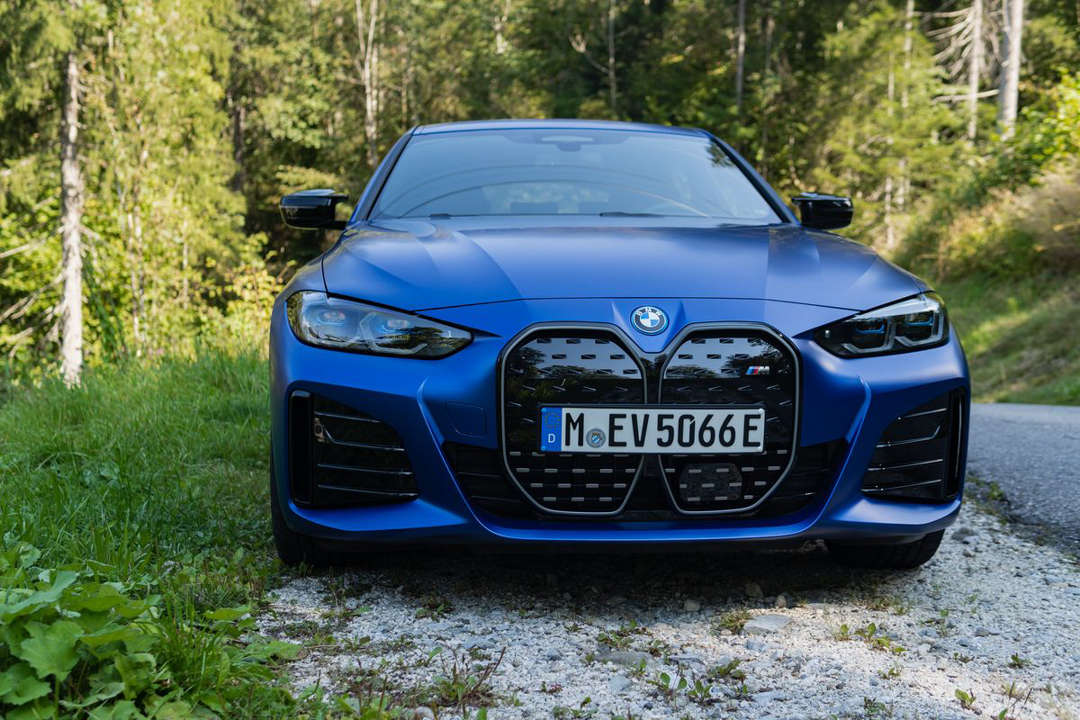BMW i4 11