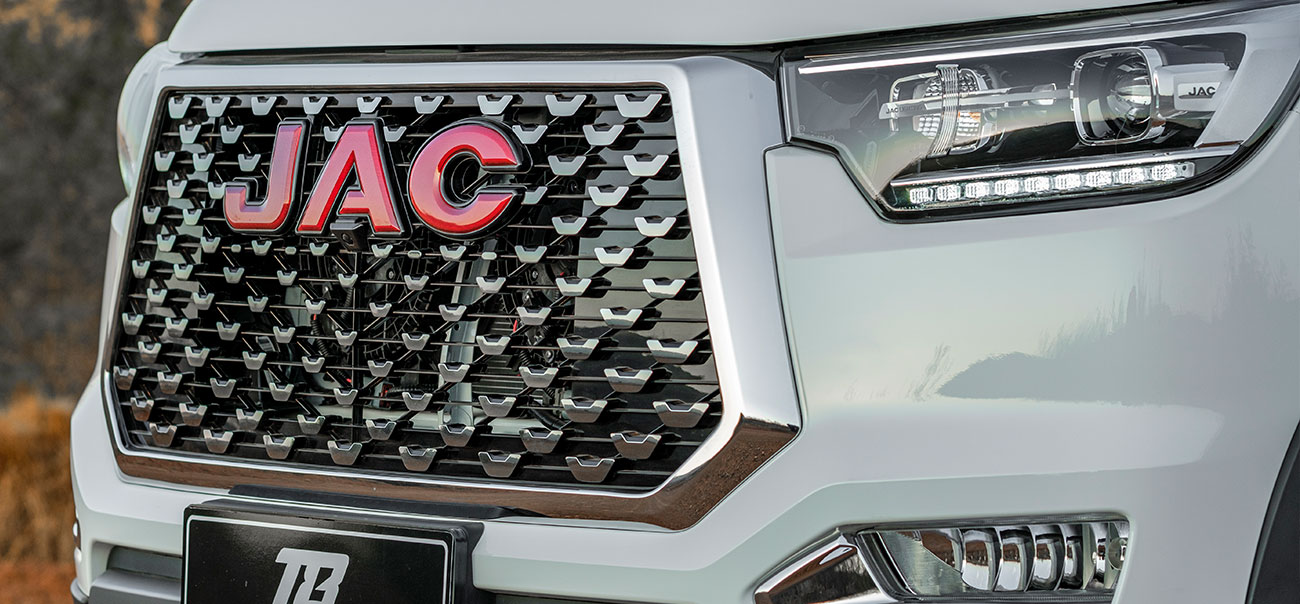 اطلاعات دقیق  کی ام سی تی 8   موتور kmc t8   مشخصات فنی kmc t8   آپشن های kmct8    دفتر فروش  kmc t8  لوازم اضافی kmc t8  5