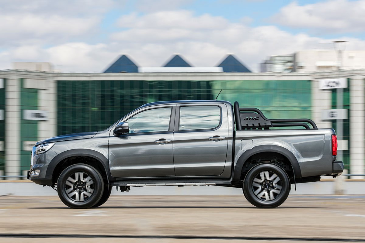 اطلاعات دقیق  کی ام سی تی 8   موتور kmc t8   مشخصات فنی kmc t8   آپشن های kmct8    دفتر فروش  kmc t8  لوازم اضافی kmc t8  6