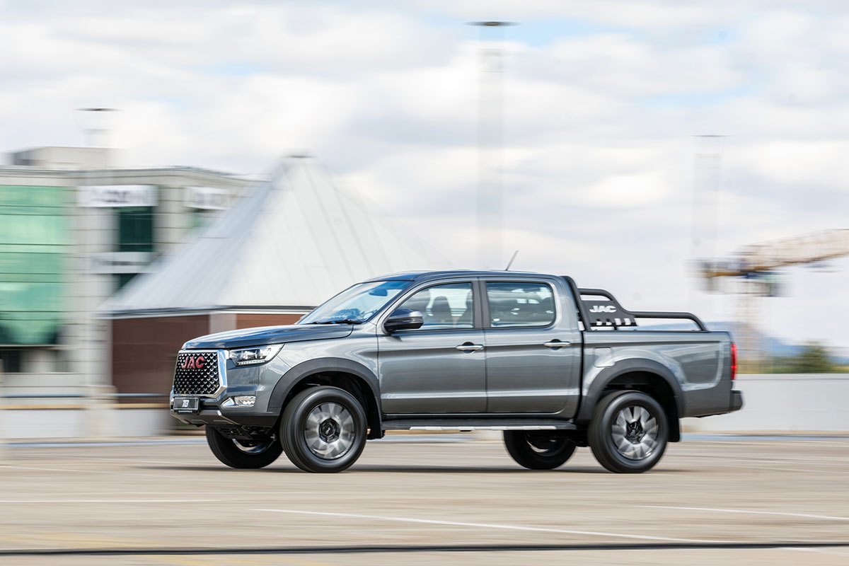 اطلاعات دقیق  کی ام سی تی 8   موتور kmc t8   مشخصات فنی kmc t8   آپشن های kmct8    دفتر فروش  kmc t8  لوازم اضافی kmc t8  7