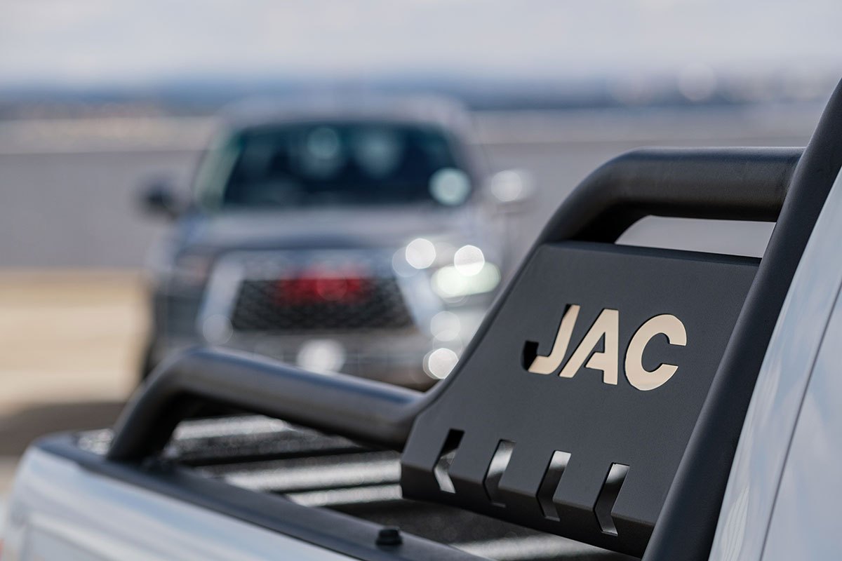 اطلاعات دقیق  کی ام سی تی 8   موتور kmc t8   مشخصات فنی kmc t8   آپشن های kmct8    دفتر فروش  kmc t8  لوازم اضافی kmc t8  8